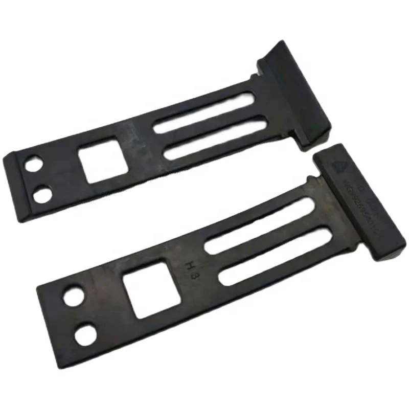 SINOTRUK HOWO T7H SITRAK C7H mudguard rubber pull strap WG9925954015