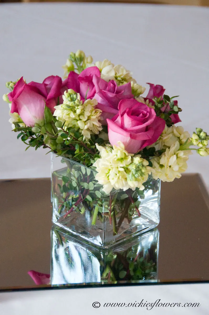 Festival products Factory Price wholesale Multi Size fashionable glass clear square vases centerpieces