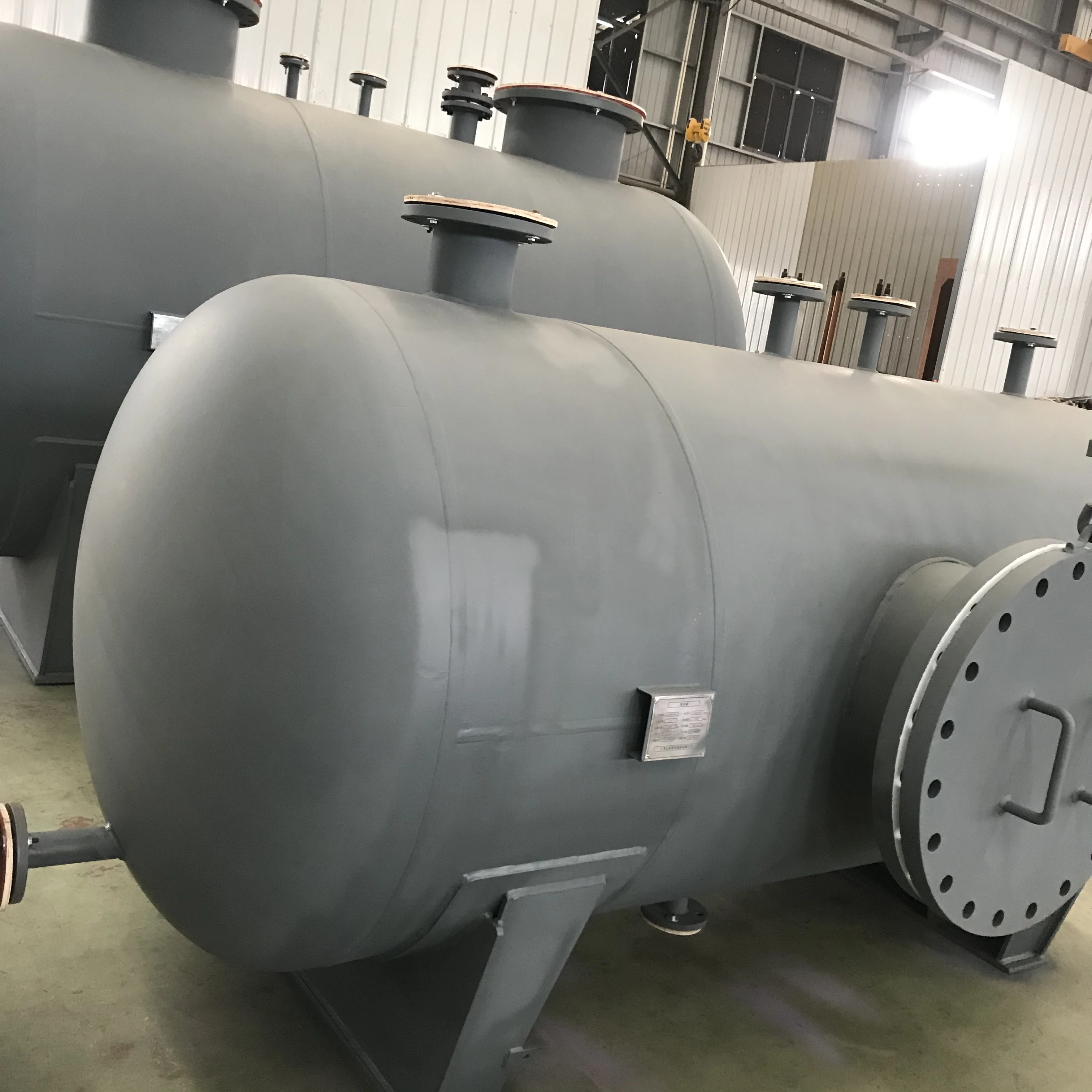 PTFE lined reactor vessel and PTFE lined Tank