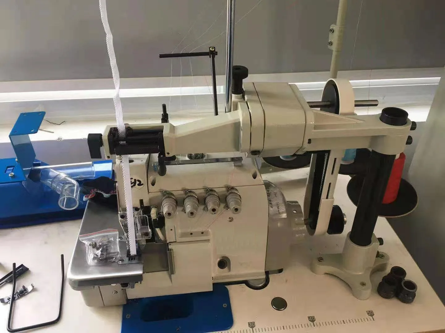 QS-700-5-55A High speed 5 thread elastic overlock industrial sewing machine