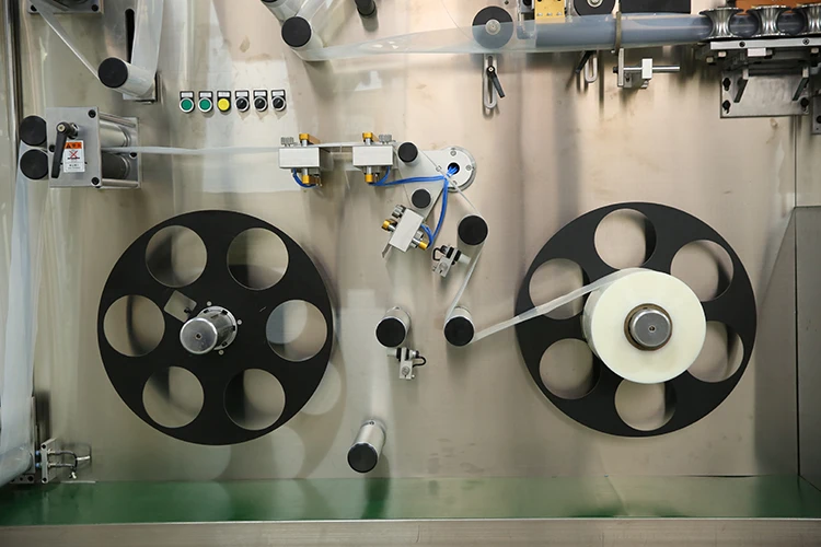 Аппарат для производства пластиковых трубок из зубной пасты