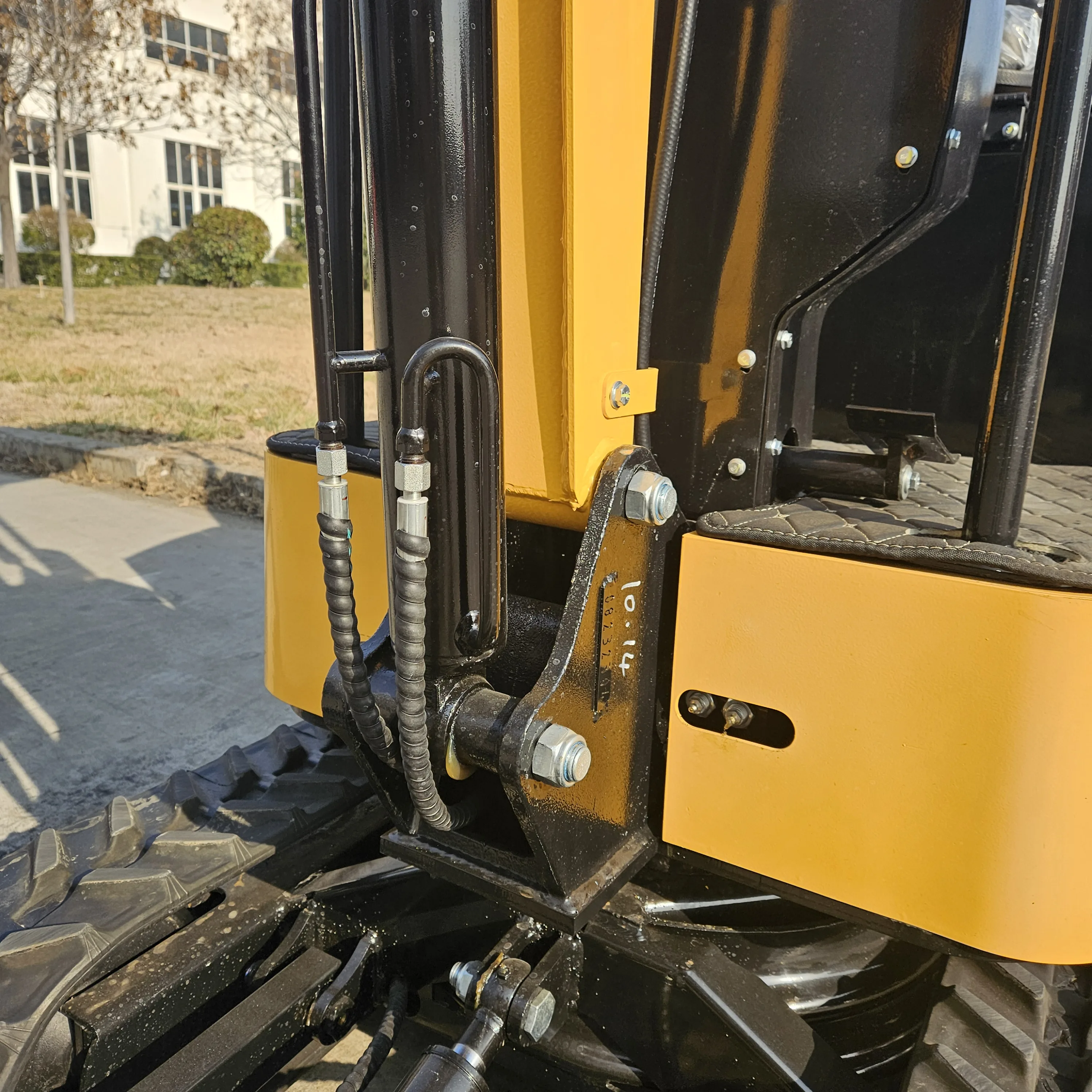 Cheap New Mini Excavator With 3 Ton Earth-moving Machinery Compact Diesel Excavator For Forest Farm Indoors