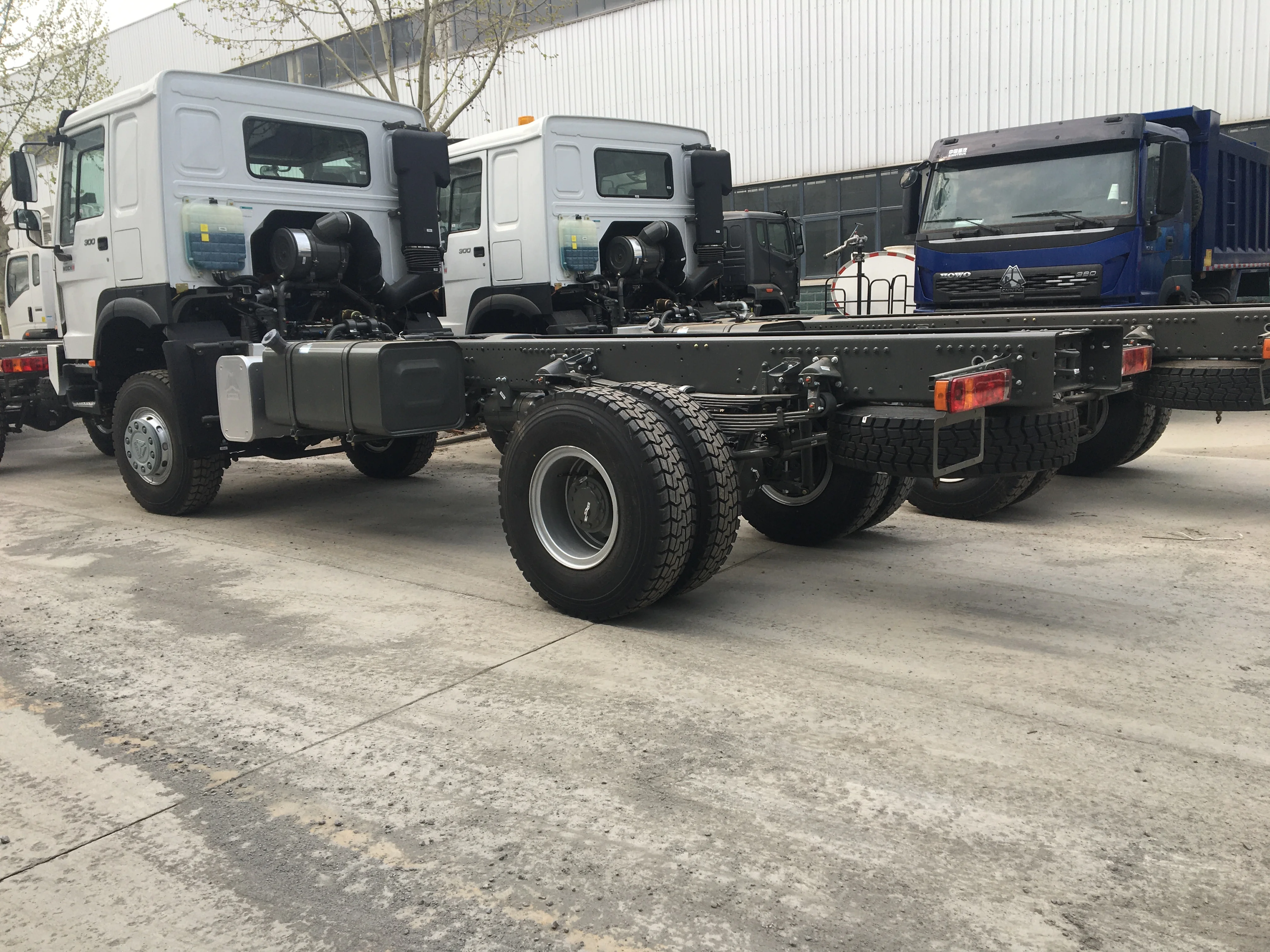hot sale 300hp 20 ton SINOTRUK HOWO 4x4 all wheel drive howo 4x4 cargo truck