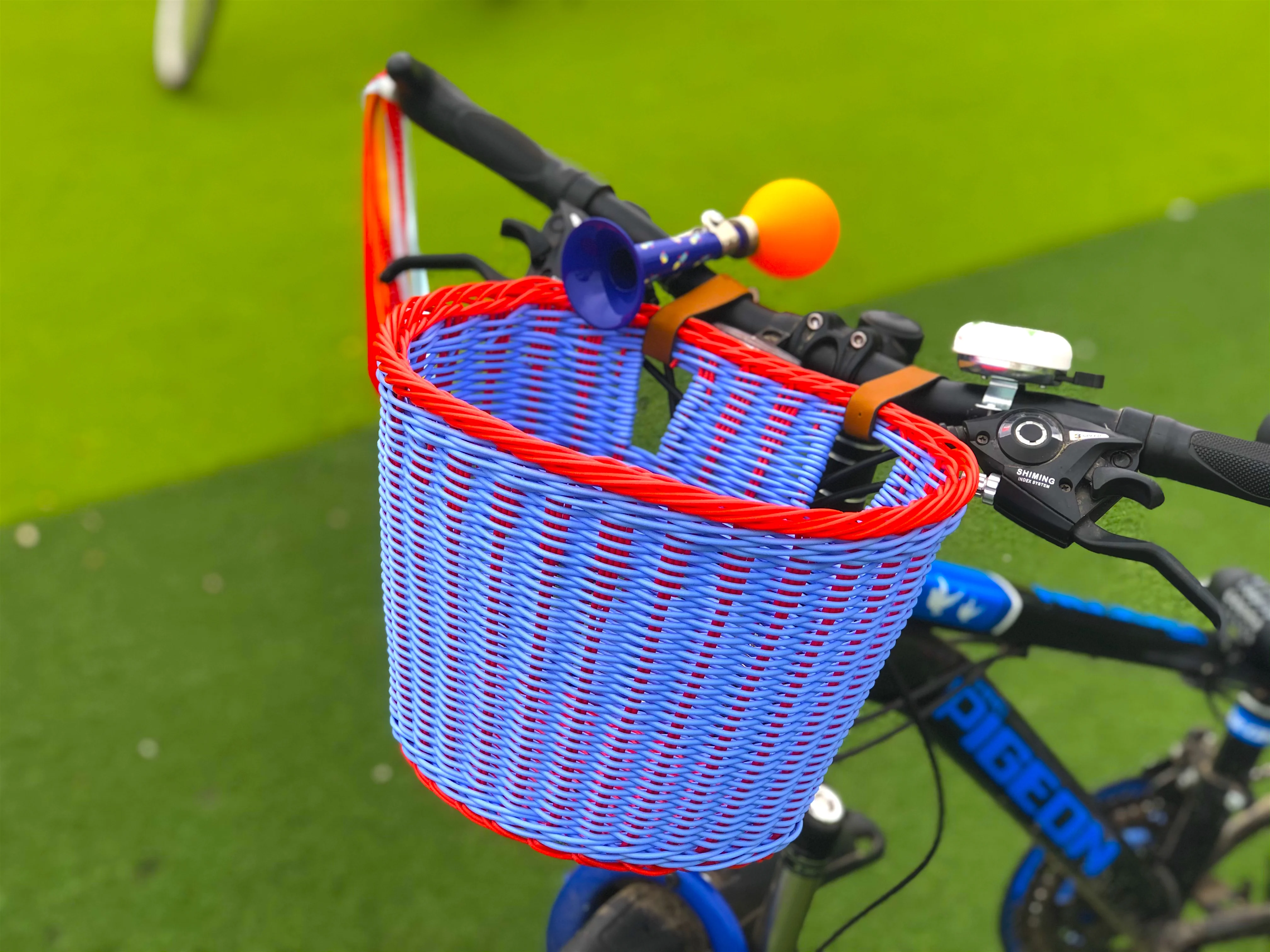 Best price modern design customizable waterproof bicycle front basket colored plastic bicycle basket