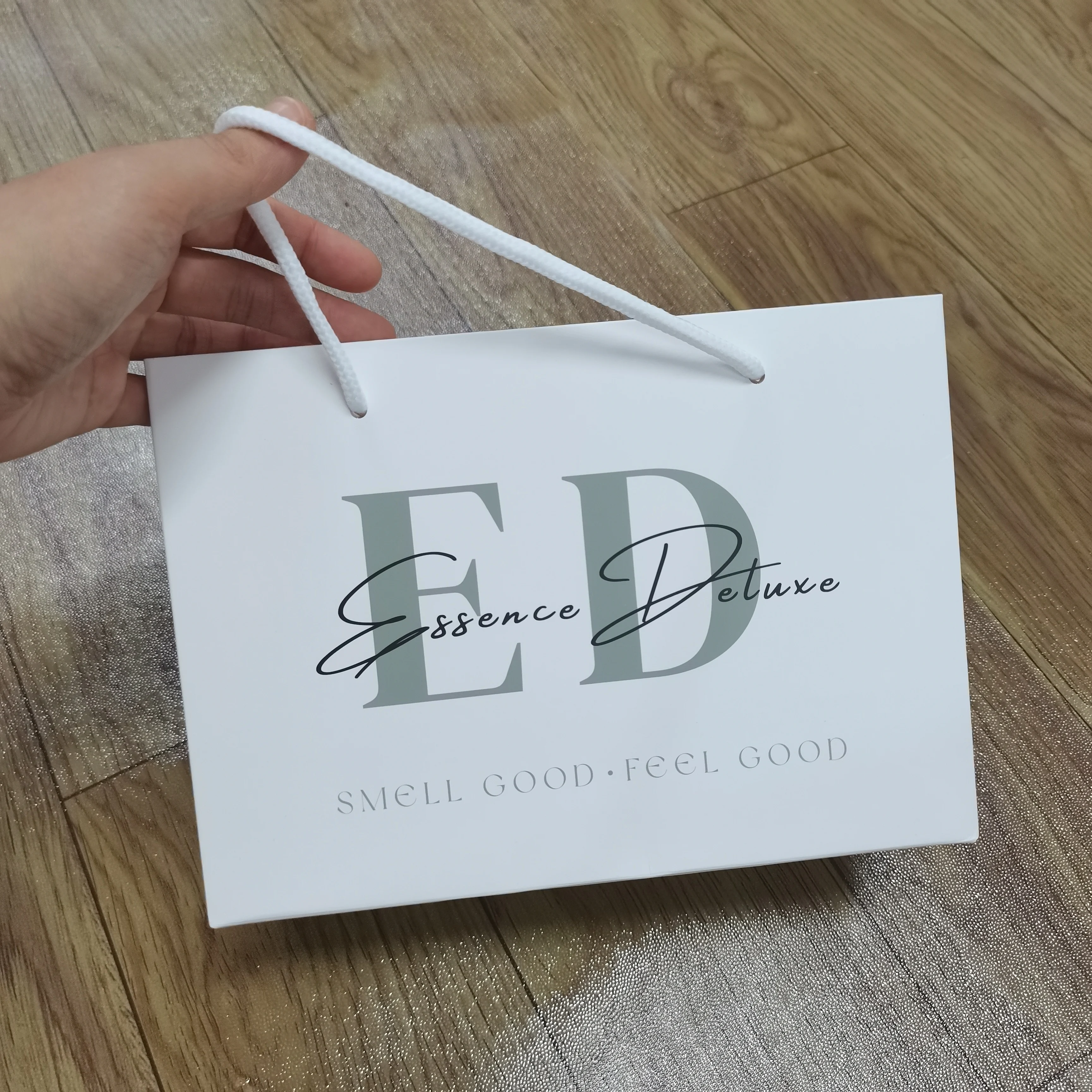 Wholesale Luxury Black Shoes Clothes packaging Paper bags Printed Custom Logo Clothing Shopping Gift Jewelry Wine Paper bag