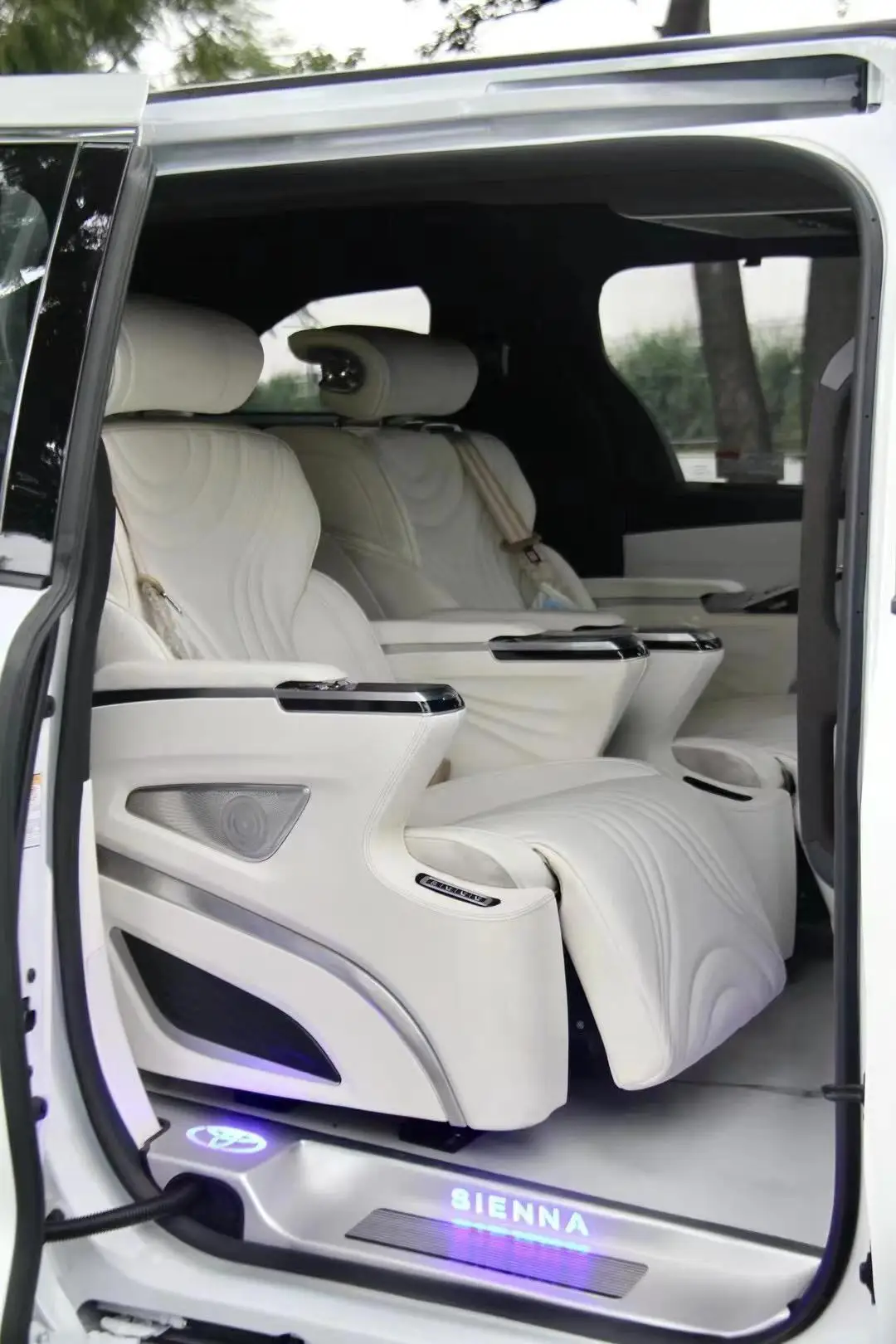 Vito V-class Toyota Sena interior modification and upgrade, all accessories factory direct for salesMercedes-Benz