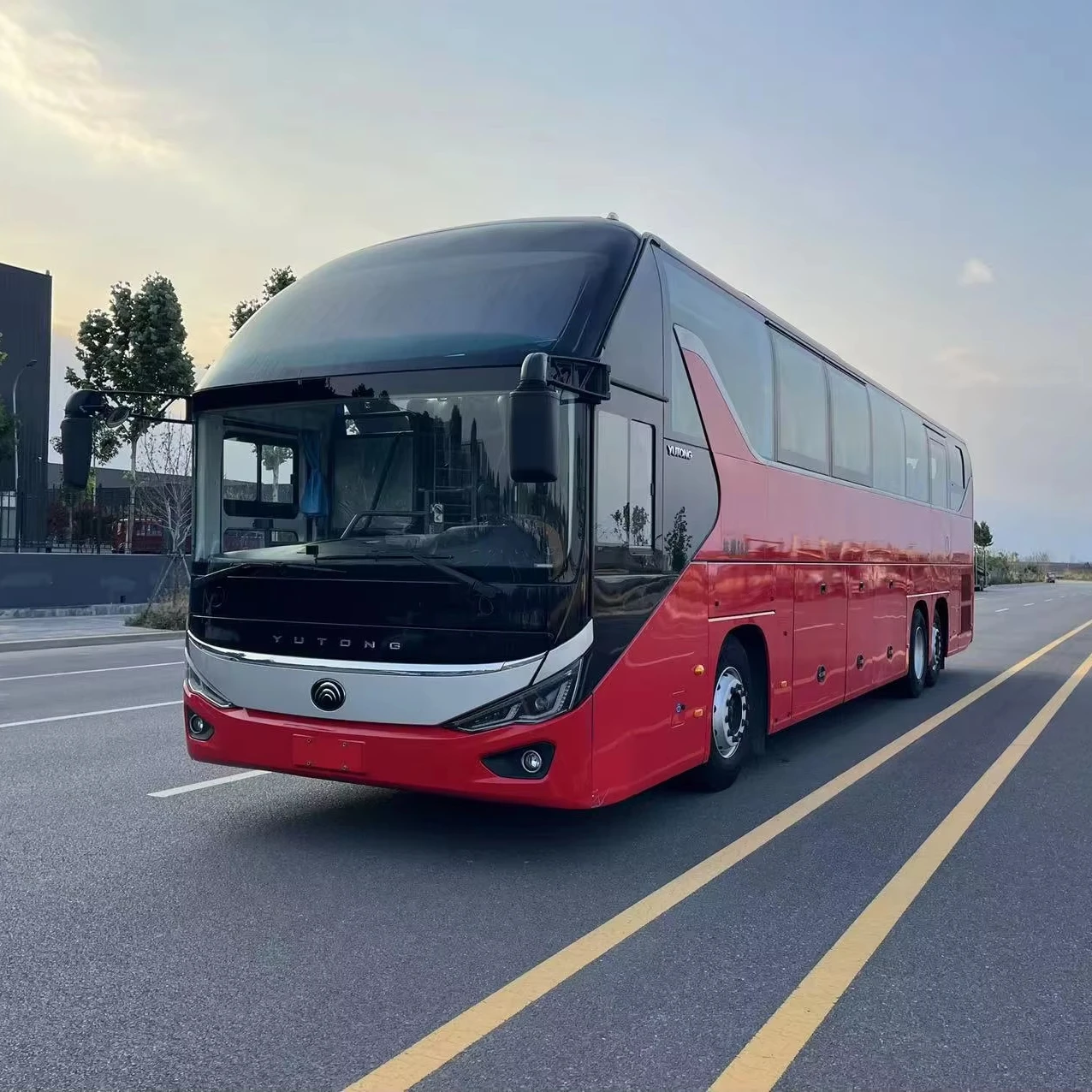 Used Yu-tong City Buses with Luxury 56 Seats Second Hand Yu-tong ZK6137 Double Rear Axles Long Distance Bus Coach Buses for Sale
