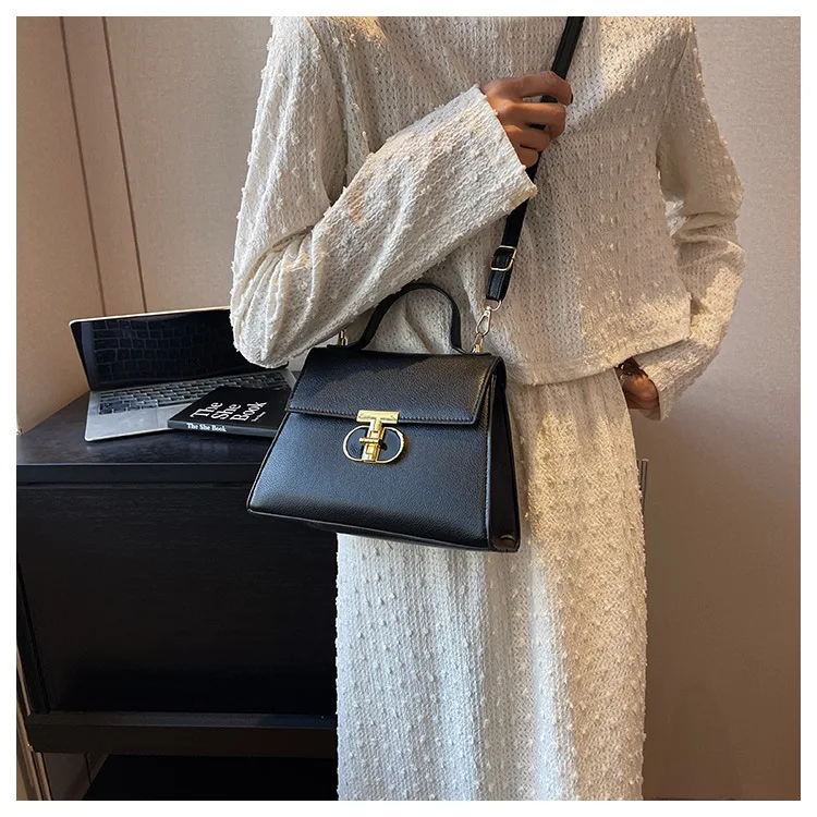 Hot Selling Women Handbags New Fashion 2023 Popular Lock Buckle Shoulder Woman Bags Solid Color Luxury Handbags for Women