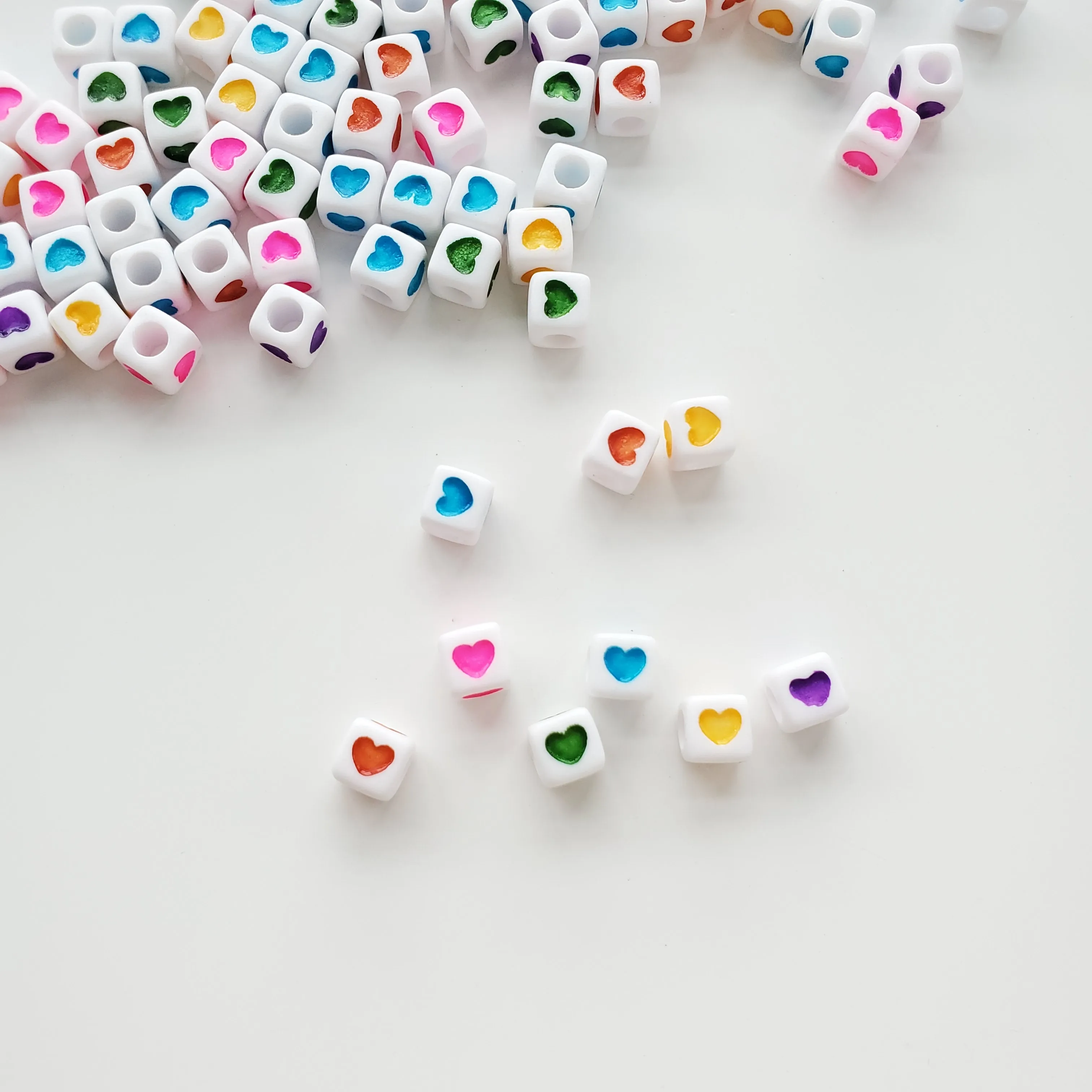 Wholesale 7MM Cube Heart Beads White Base With Mixed Neon Colors Heart Printing Plastic Acrylic Bracelet DIY Loose Beads