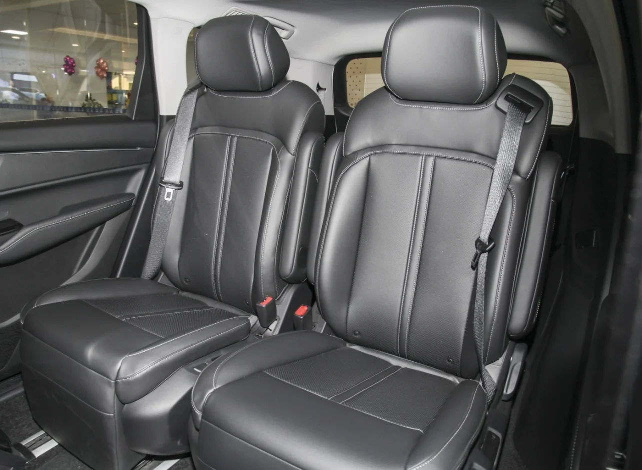 blue white colour, inside is blackfull top luxury version 2023 year new wuling victory car