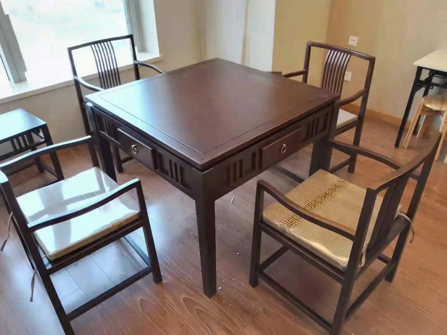 High-quality home entertainment four-person solid wood mahjong table and dining table dual-use