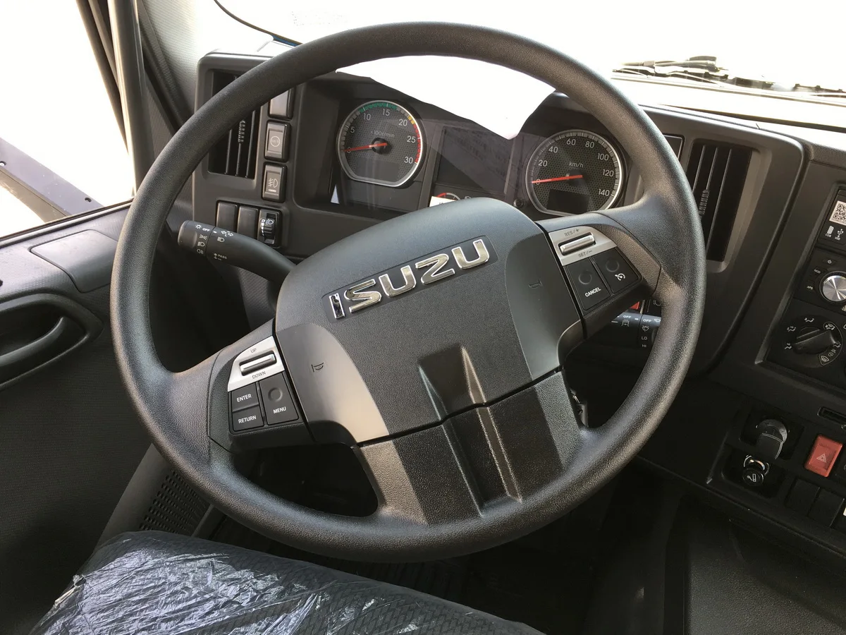 ISUZU GIGA 6x4 10 wheel heavy tractor truck chassis for sale