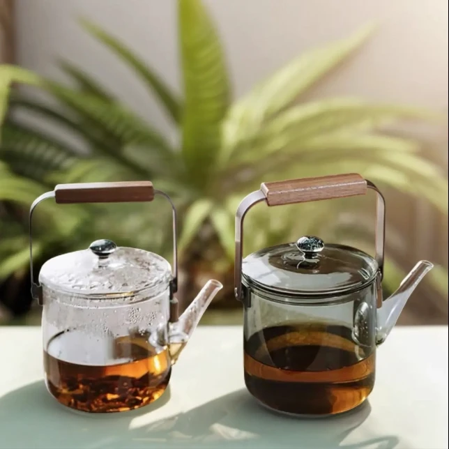 2024 high borosilicate hydrochloric acid glass tea and coffee pot lid and handle design is simple and generous