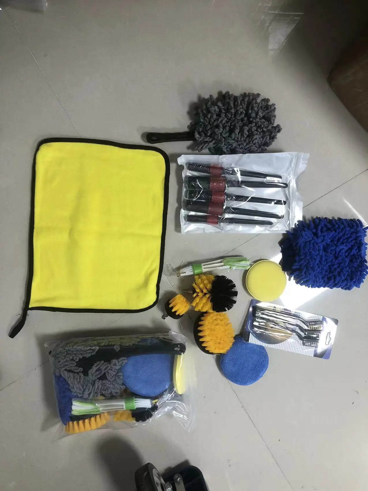 17Pcs Hot Sale Car Cleaning Tool Set Car Wheel Cleaner Wash Brush Supplies Kit