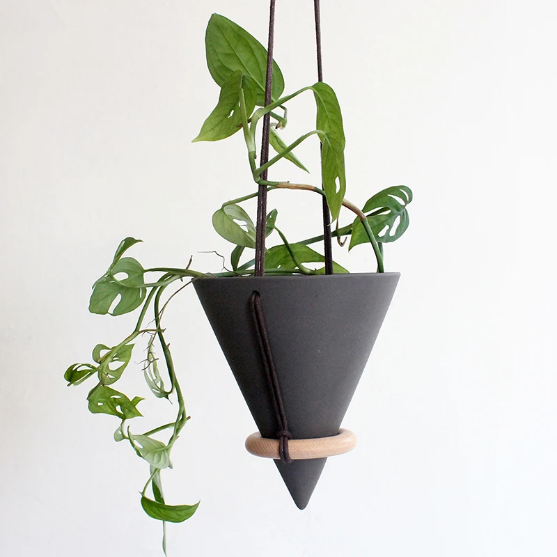 Home Decor Ceramic Hanging planter with Drainage Holes Morden White Hanging Plant Pot with Hooks,7.5 Inch