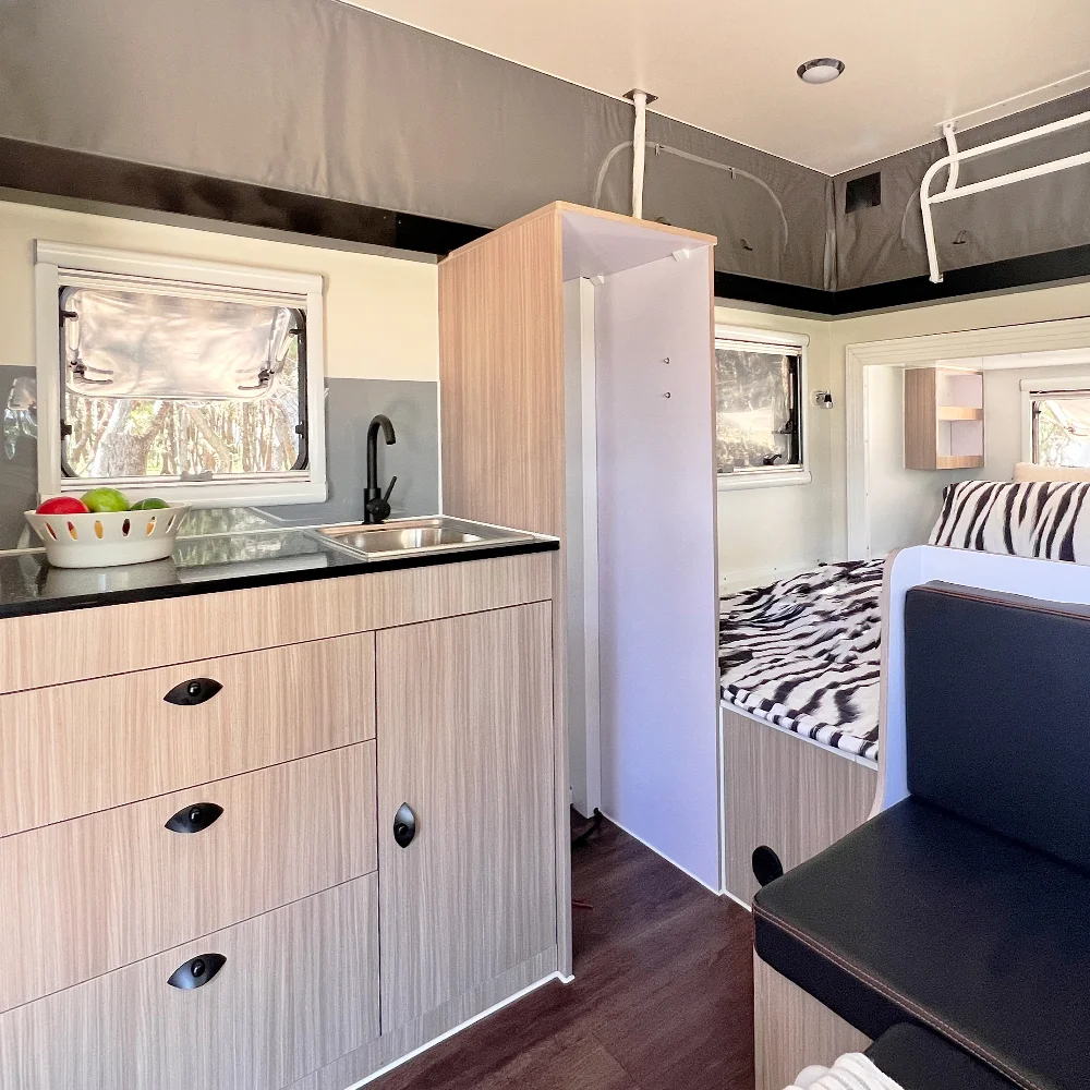 Travel Trailer Sale Rv Camper Slide Outs and Toy Hauler Offroad Caravan Toy Hauler Australia with Aluminum Frame for Sale