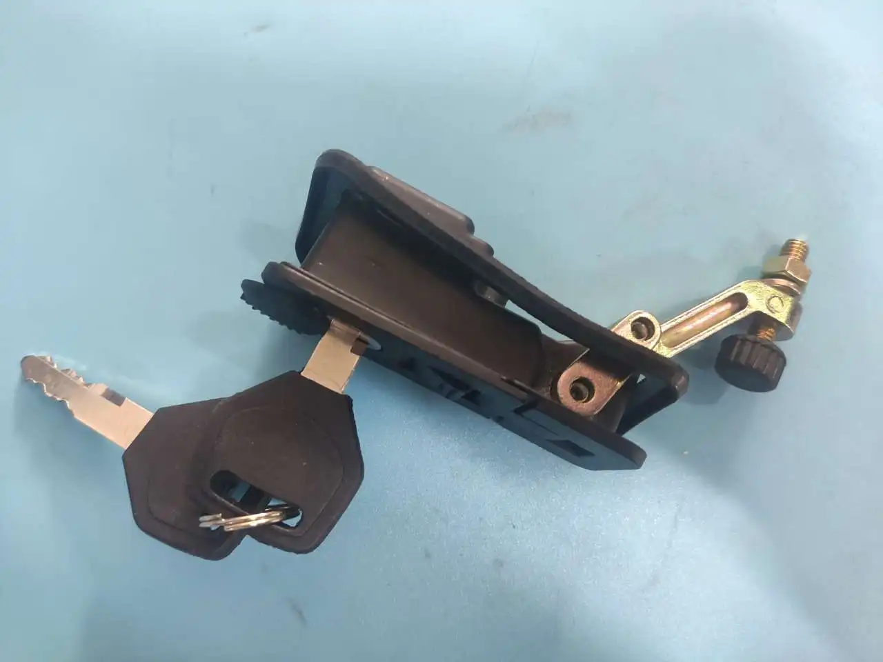 Детали HIGER блокировка корпуса с ключом 55V01-08333