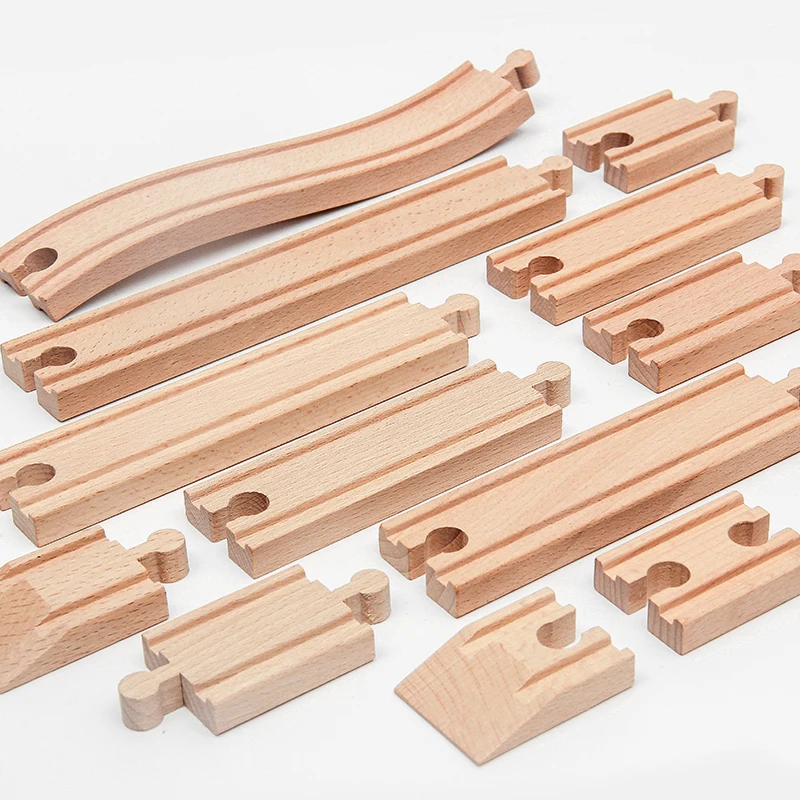 Деревянная модель поезда