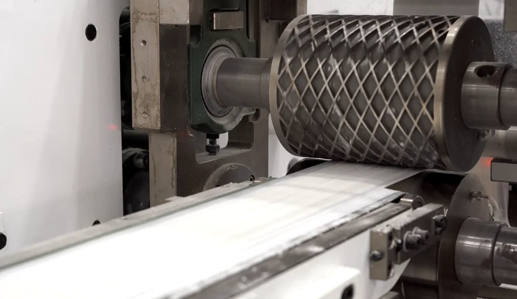 Full servo cost effective diaper making machine baby diapers production line