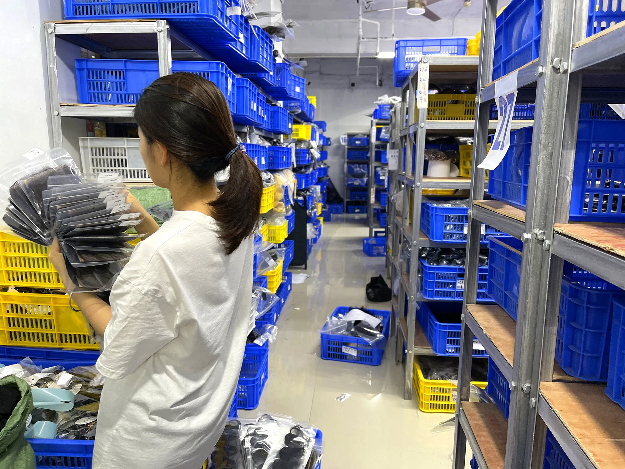  Оптовая продажа класс 10a Remy 100% человеческие волосы индийский пучок Черная жемчужина производство афро b человеческих волос наращивание хм