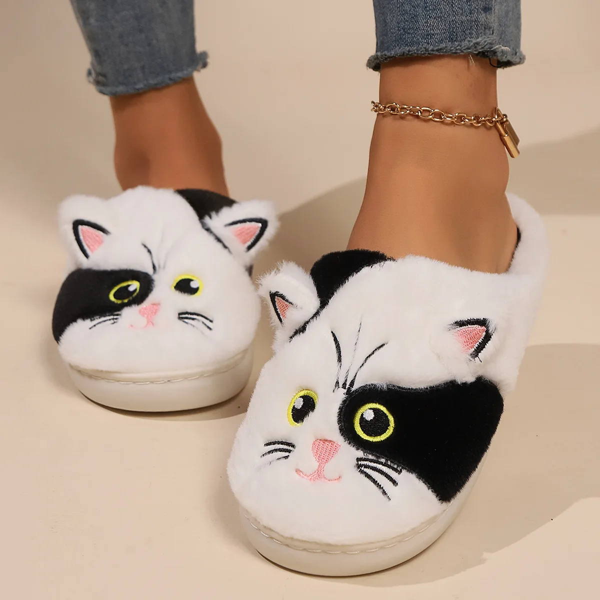Fashion Women Indoor Outdoor Plush Shoes Cute Style Cartoon Cat Warm Soft Sole Non-Slip Fuzzy Slippers