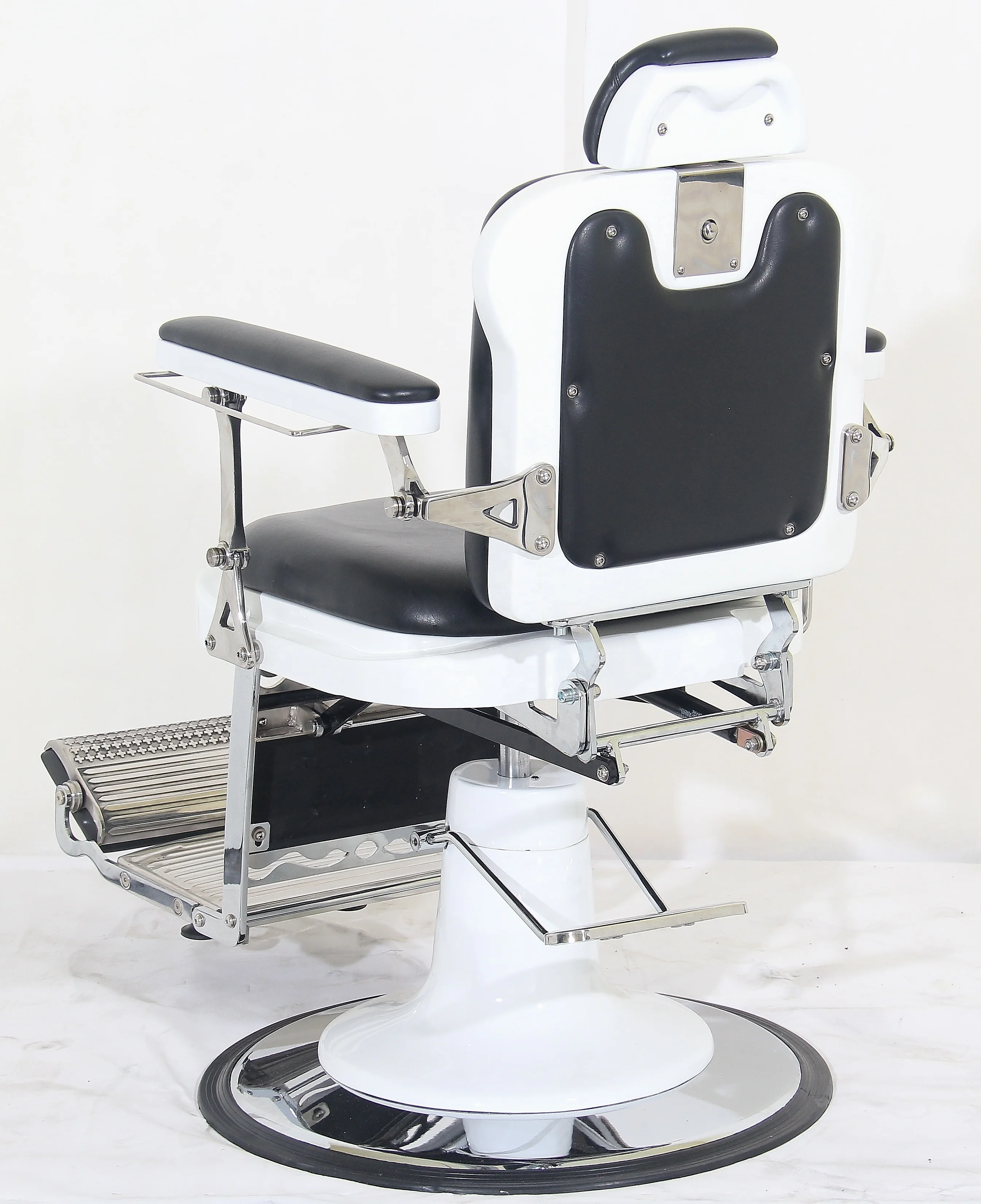 Factory Direct Sale Hot Sale Black Retro Barber Chair Beauty Salon Classic Hydraulic Barber Chair
