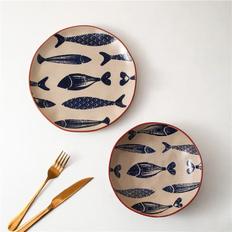 Vintage widely used glaze round hot sale hand painted fish design restaurant ceramic plate for dinner