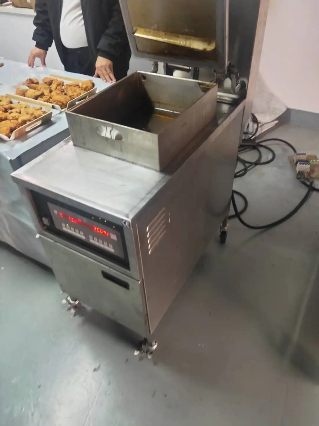 PFG-800 высокого качества CE ИСО хенни пенни для жарки Курицы машина пончиков/фритюрница приготовления курицы автоматический