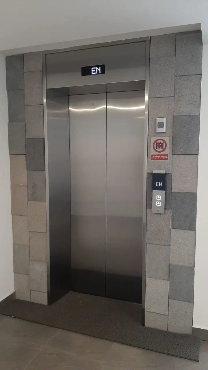 Modern Design 6 Passenger Elevator with Hydraulic and AC Drive Low-Priced Factory Product for Hotel and Residential Use