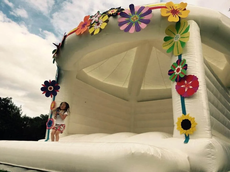 New Inflatable Wedding Tent Wild Outdoor Land Beach Multi Purpose Jumping Bed Trampoline.