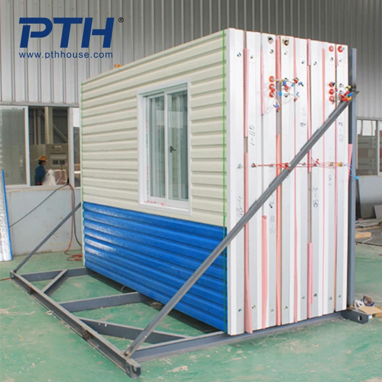 Modular House in Australia with steel overhang and woolen deck in 1 bedroom