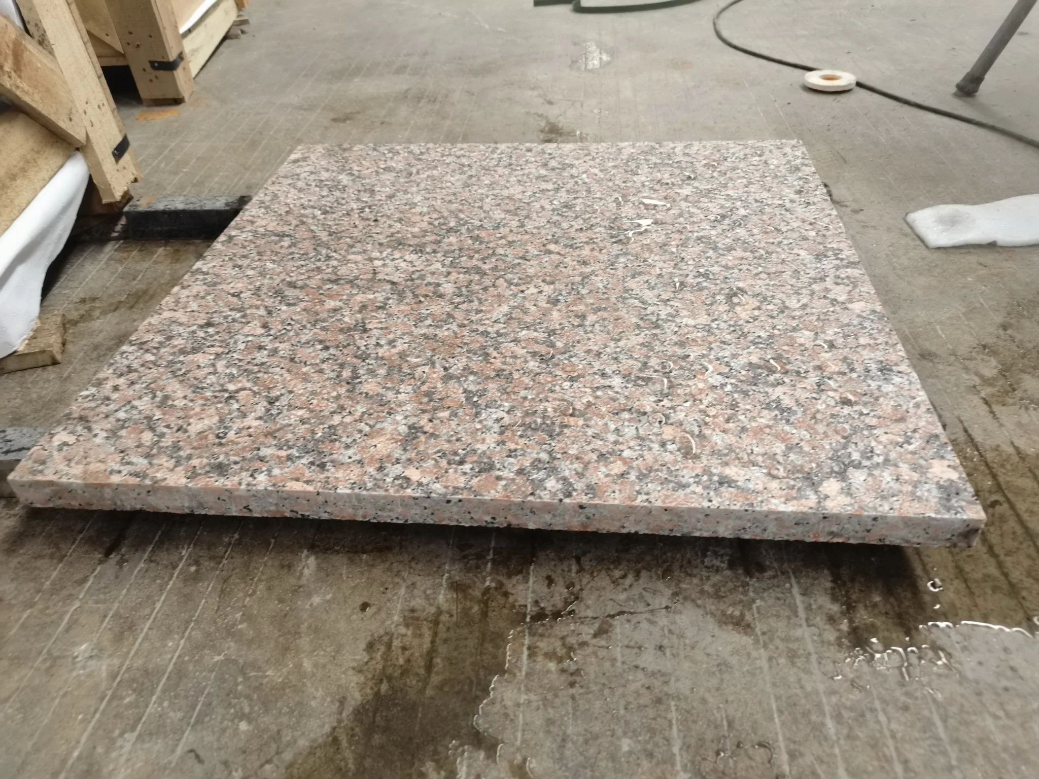 HZX G562 Red Polished Granite Tiles  Red Flamed Honed Natural Stone Outdoor Kitchen Floors Parks Exterior Decorations Villas