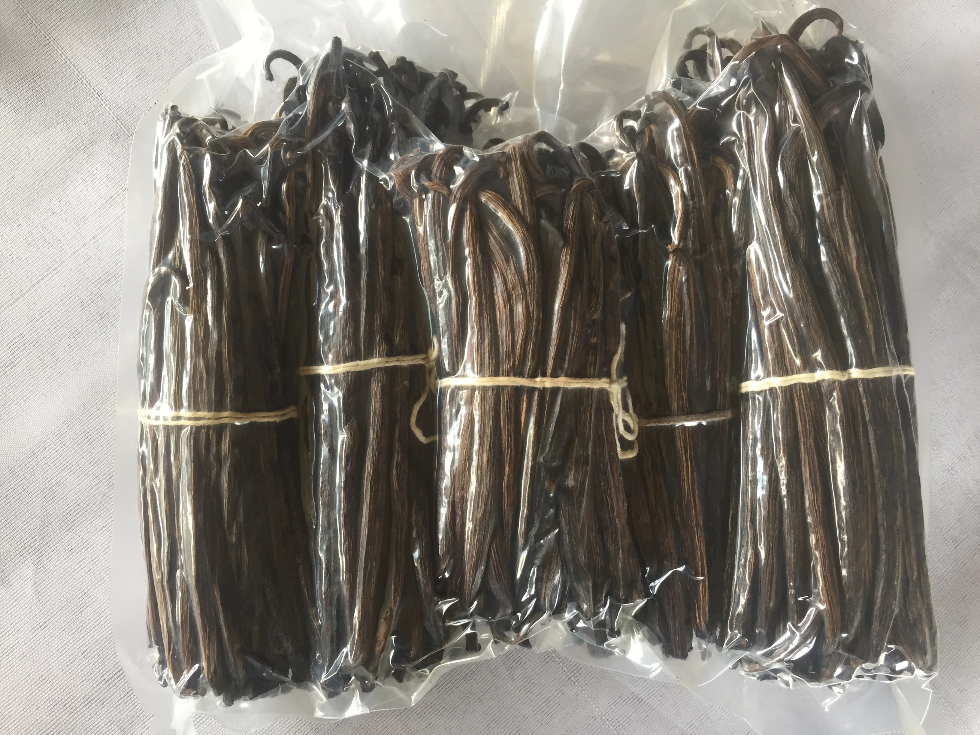 RENDAH PLANIFOLIA GRADE-3 10-11 CM VANILLA BEANS for EXTRACTION Hot Selling Indonesian Best Quality Bourbon with Best Price