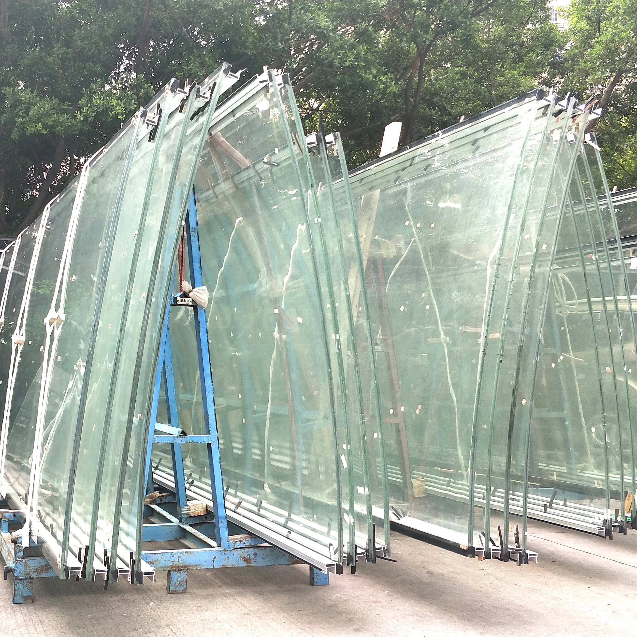 Longbo produces super white double silver hollow laminated curved steel glass with good camber and no stress spots