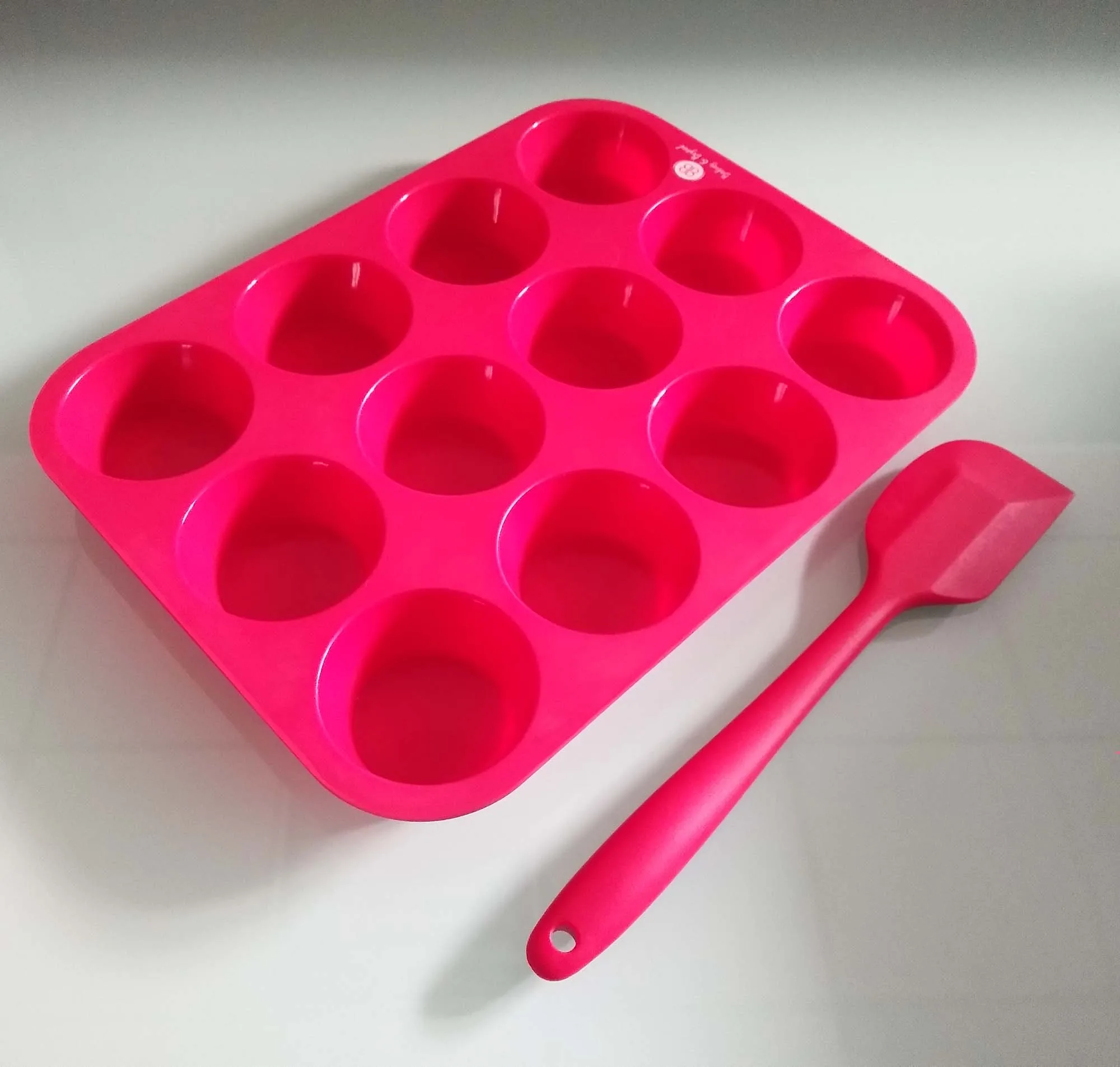 hot sale 12-Cup Silicone Regular Muffin Pan,Baking Cups mold pan .cake baking utensils