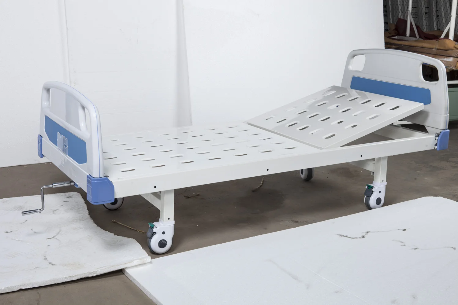 Hospital Manual Medical Bed Cheap Nursing Bed 1 Crank Clinic Equipment Manual Adjustable Function Bed For Patients