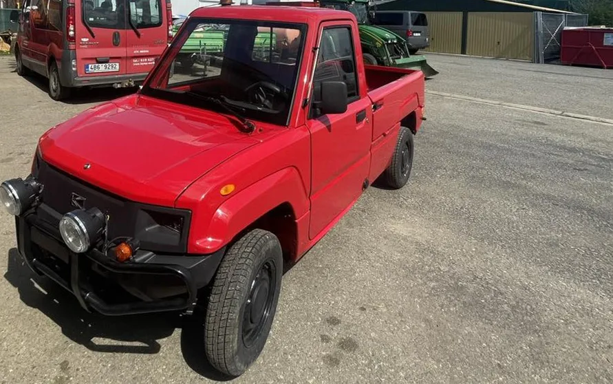 Mini Electric Car Pickup Delivery Truck for Cargo  4 Wheel Electric truck Car Single row Left hand driving 5kw motor 2 seats