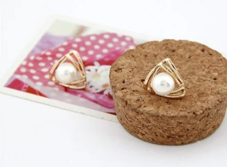 2022 New Wholesale designer minimalistic fashion gold plated inspired small pearl stud earring ear ring jewelry trend for women