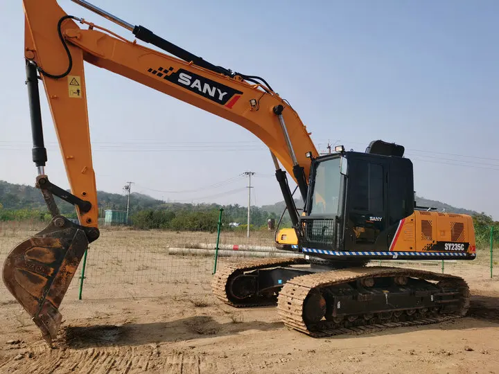 Мощный гусеничный экскаватор Sany SY235C SY235 SY235C-9 машина для земляных работ 23 тонны подержанный с двигателем Isuzu