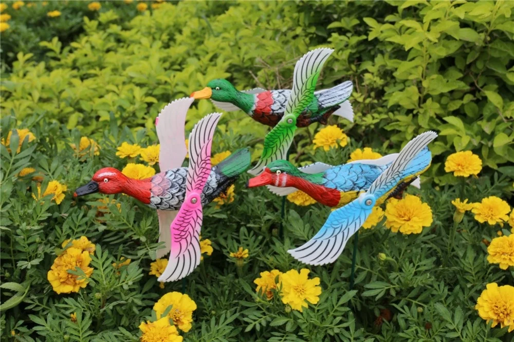 Osgoodway Good Performance Plastic Garden Ornaments Duck Wind Spinner Picks Plastic Garden Stake