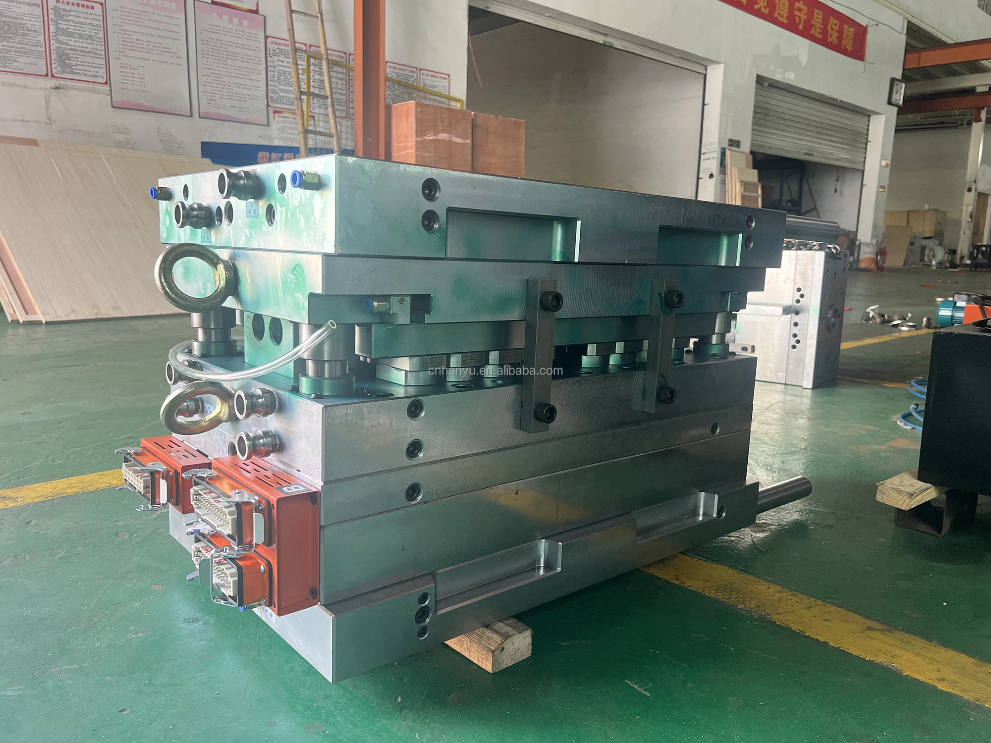 P20 718 2344 2316 35crmo 3Cr13 S136 изготовленная на заказ китайская форма для литья под давлением