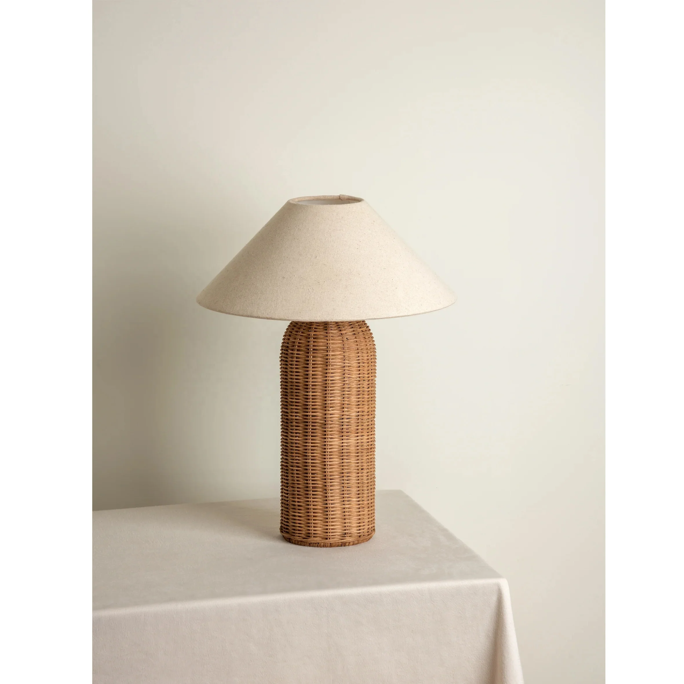 High Quality Handwoven Rattan Table Lamps with White Shades Bedroom Hotel Decoration OEM Acceptable Wicker Lighting Lampshade