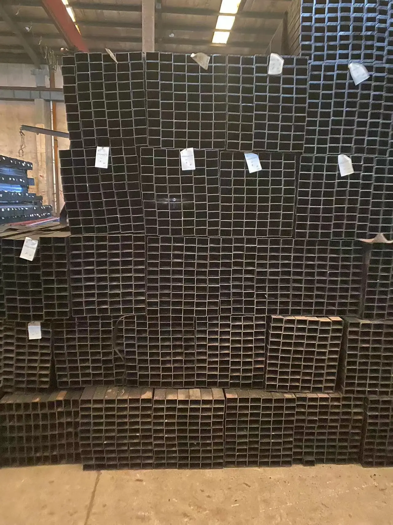 Modern Design Square and Rectangular Hollow Section Steel Tube Black Carbon Steel for Villa Applications Plate Type