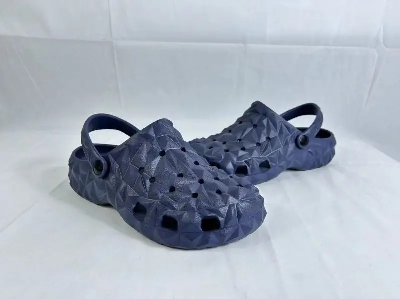 Wholesale EVA Clogs Fashion Garden Shoes for Men and Women Foam Rubber Shoes Unisex Side Beach Slippers Classic Garden Clogs