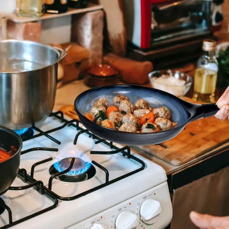 Hot Chinese Supplier High Quality 9Piece Kitchen Cooking Pots And Pans Cast Aluminum Non Stick Frying Pan Cookware Sets