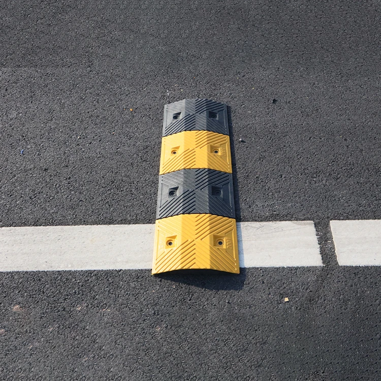 Heavy Duty 1000*350*40mm Yellow and Black Rubber Plastic Speed Bump Roadway Traffic Safety Speed Hump for Garage Use