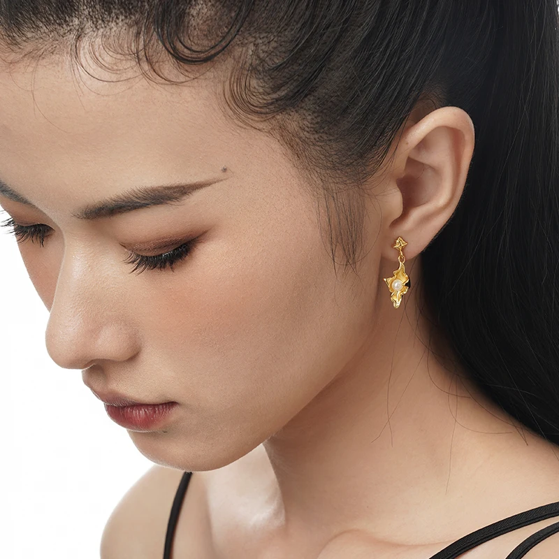 Icebela S925 Sterling Silver Irregularity Retro Leaf Drop Geometric Bump Surface Texture Pearl Earrings
