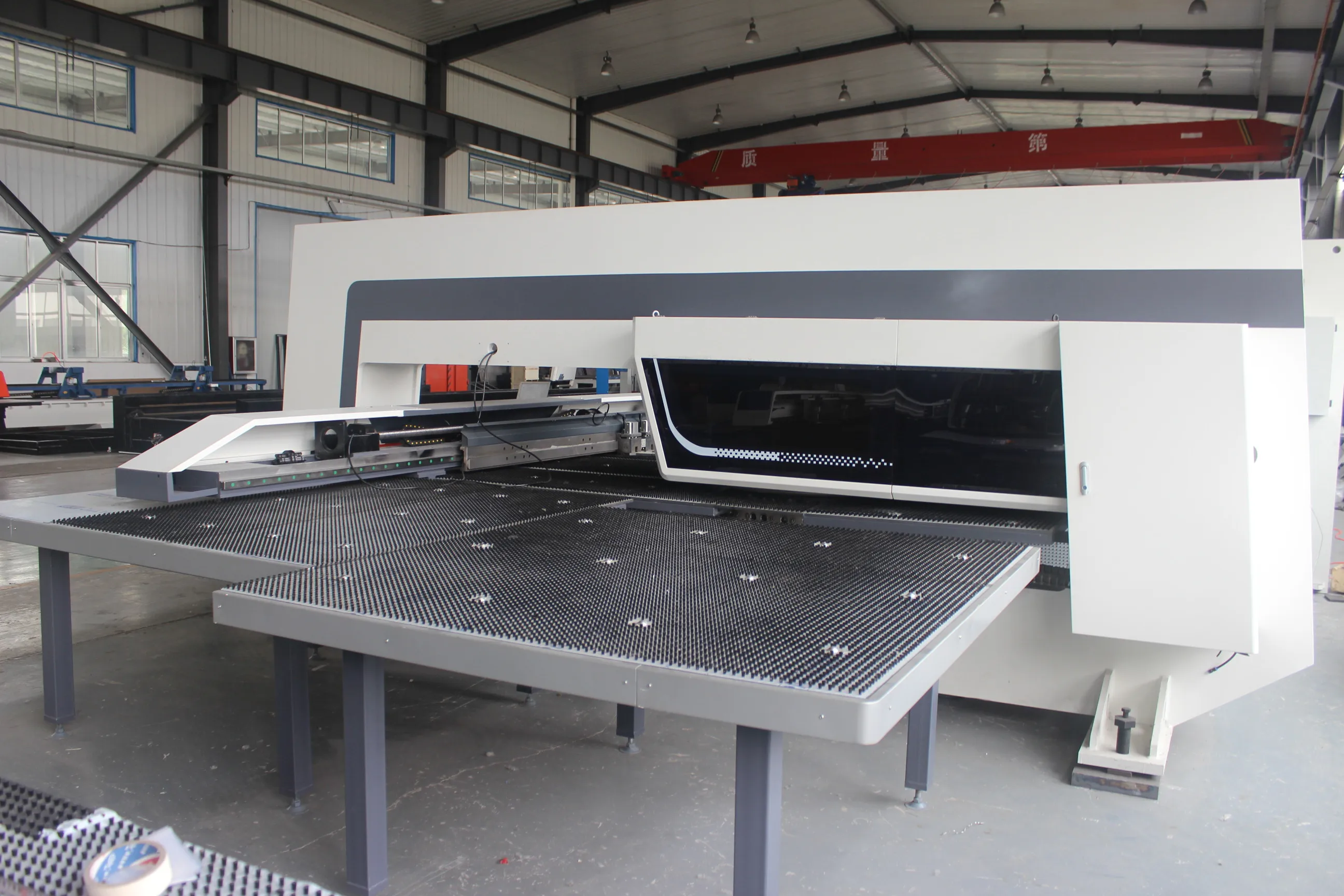 HOT Product Servo Type CNC Turret Punching Machine