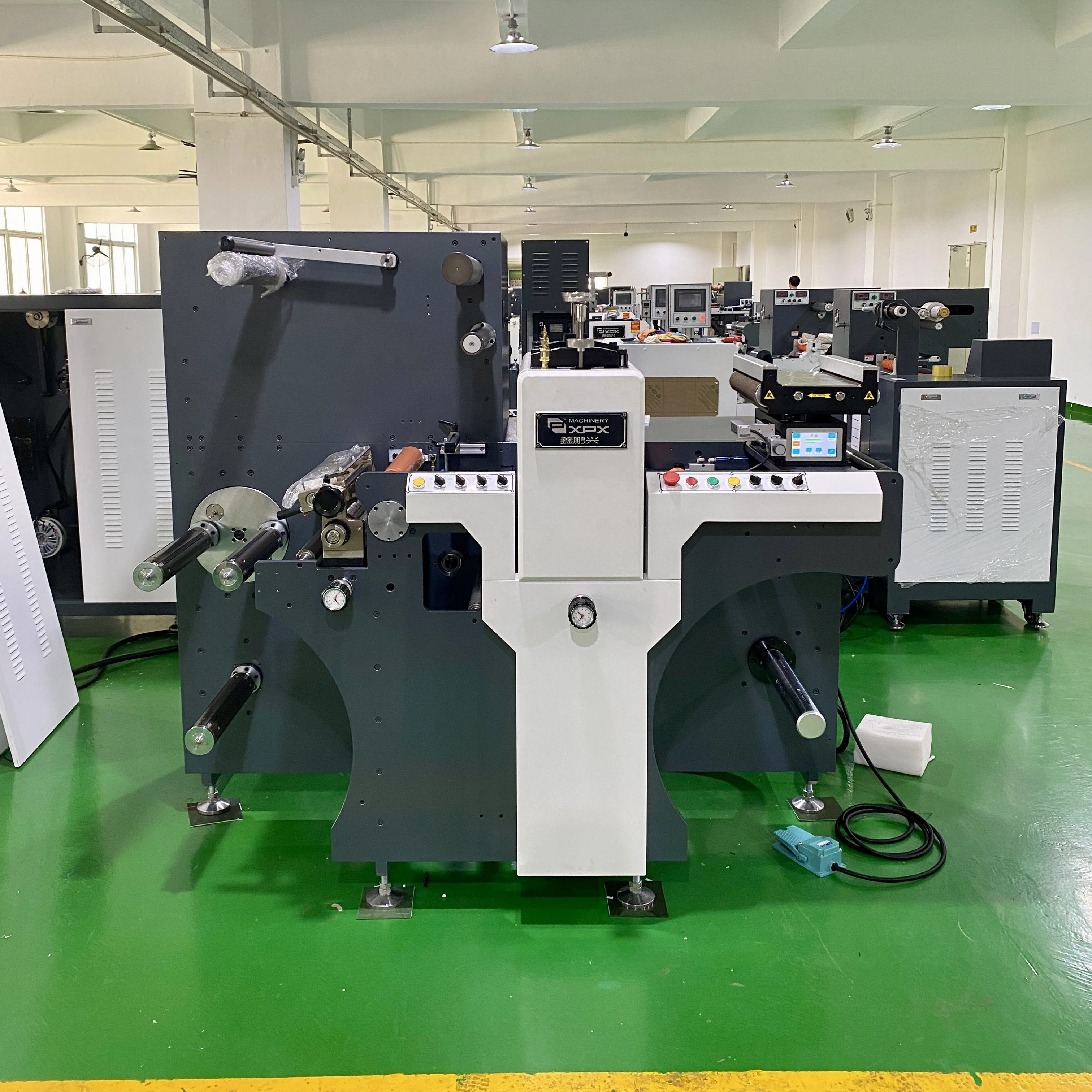RAS-330 Shenzhen XPX полностью вращающаяся резка серводвигателя высокоточная для многих видов этикеток
