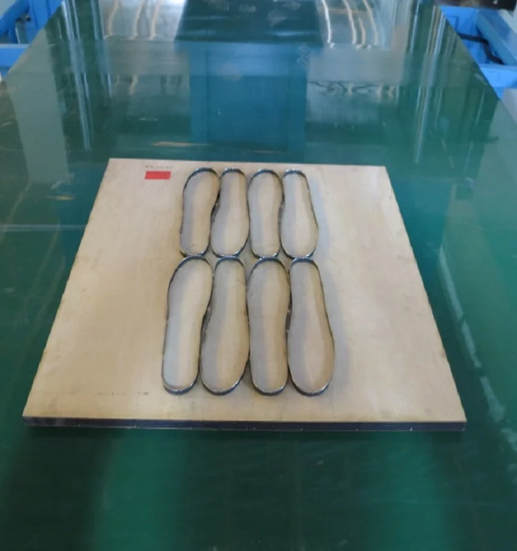 Hydraulic leather belt gantry moving cutting machine